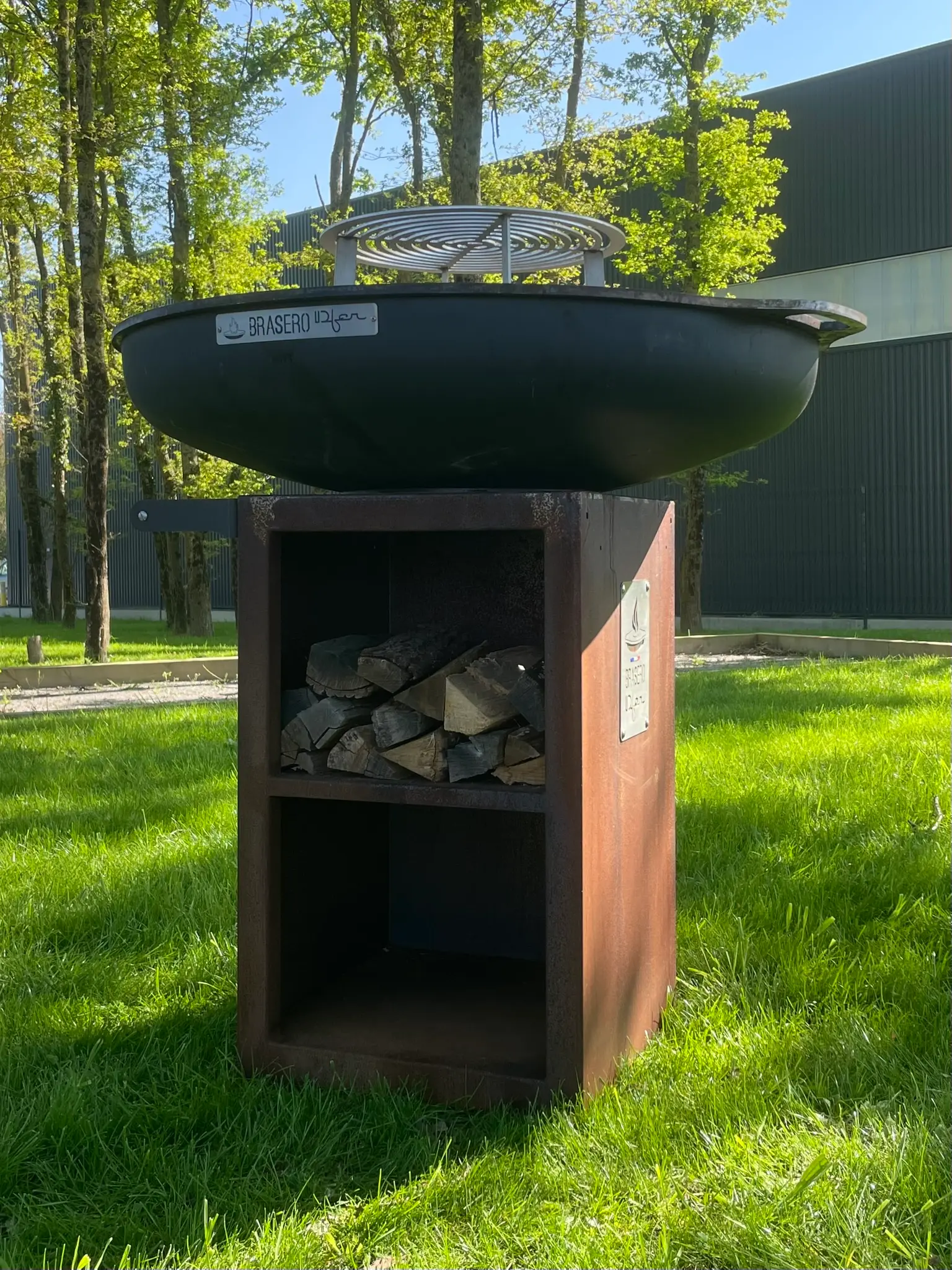 Brasero barbecue en acier Corten haut de gamme